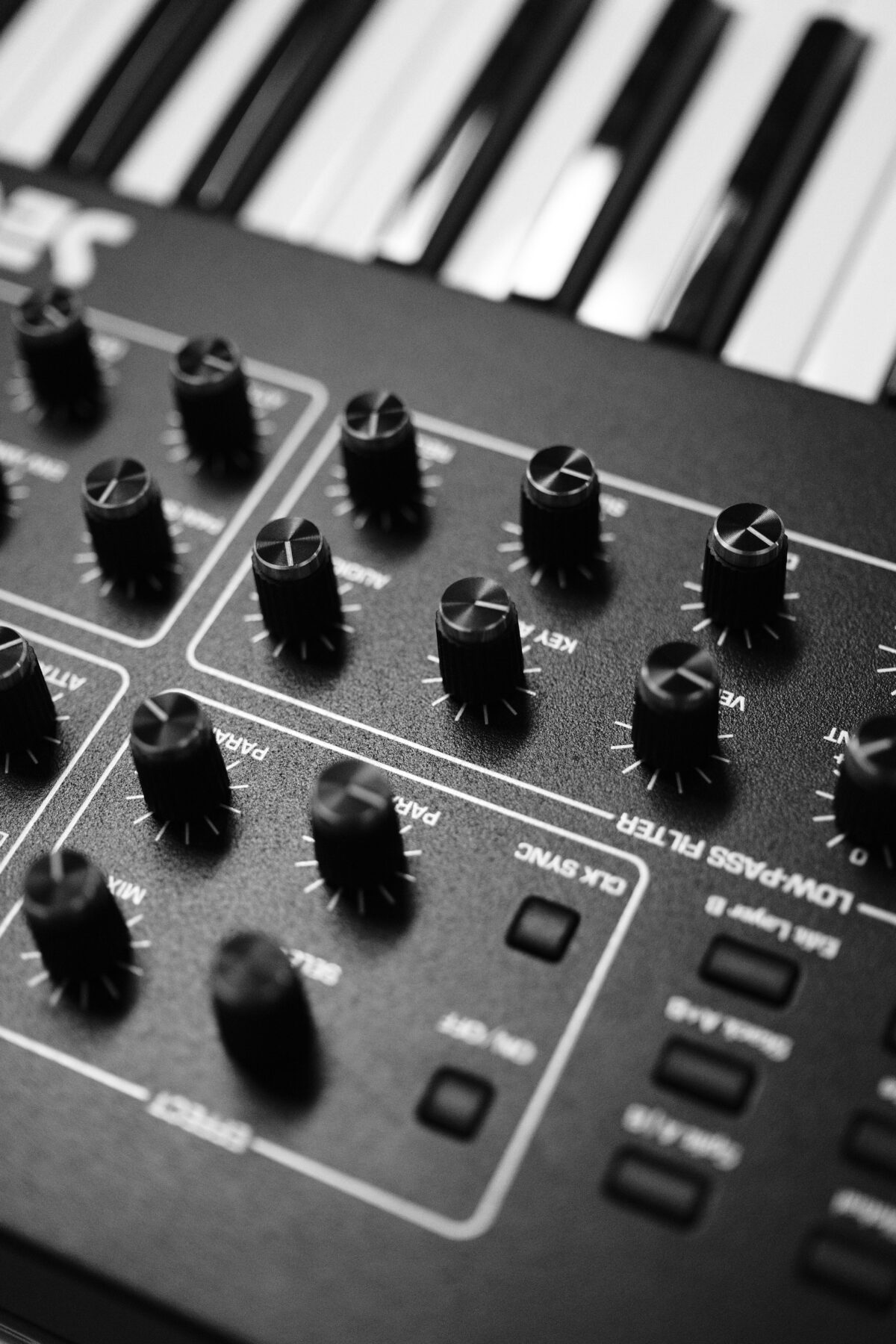 Korg Synthesizer Studiosession xray vision Fotografie by Erbil Ray